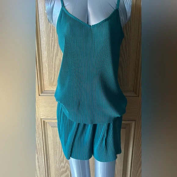 Two piece short set - Picture 3 of 4